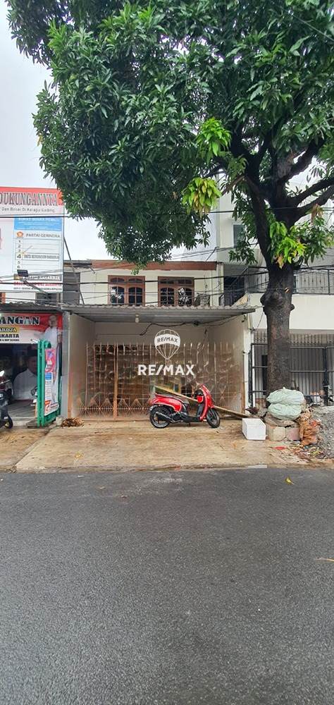 Rumah Hadap Utara 2,5 Lantai Summagung Kelapa Gading Dijual