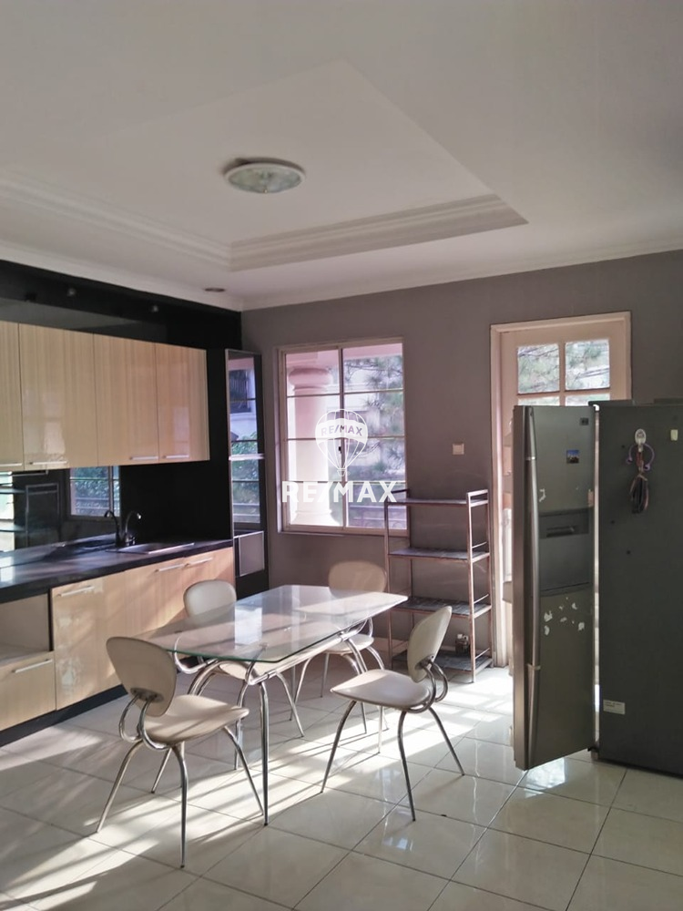 Rumah Hoek 3 Lantai Gading Grande Kelapa Gading Jakarta Dijual